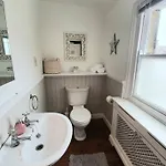 Westfield House - Characterful 7 Bedroom Townhouse 펜션