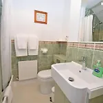 Westfield House - Characterful 7 Bedroom Townhouse 펜션