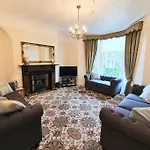 Westfield House - Characterful 7 Bedroom Townhouse 펜션 스킵턴