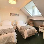 Westfield House - Characterful 7 Bedroom Townhouse Holiday home Skipton