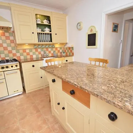 Westfield House - Characterful 7 Bedroom Townhouse Holiday home Skipton