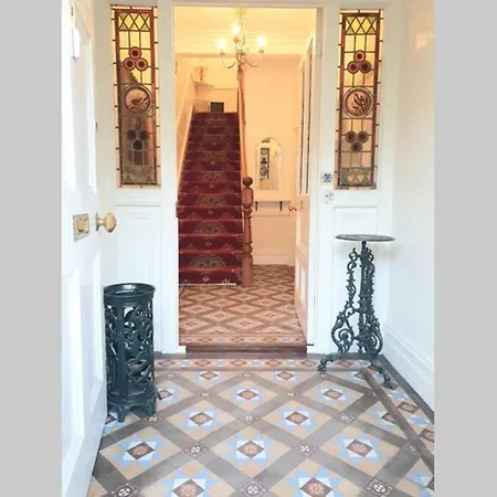 Westfield House - Characterful 7 Bedroom Townhouse * Skipton