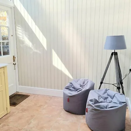 Westfield House - Characterful 7 Bedroom Townhouse