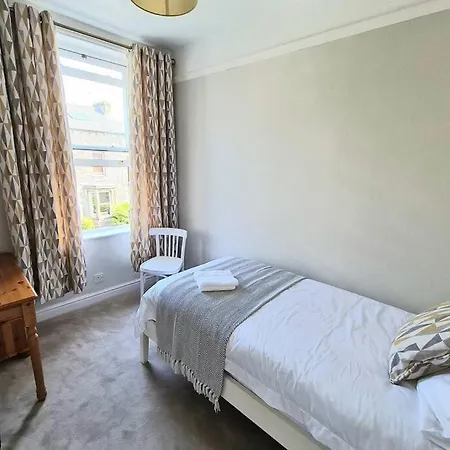 Westfield House - Characterful 7 Bedroom Townhouse