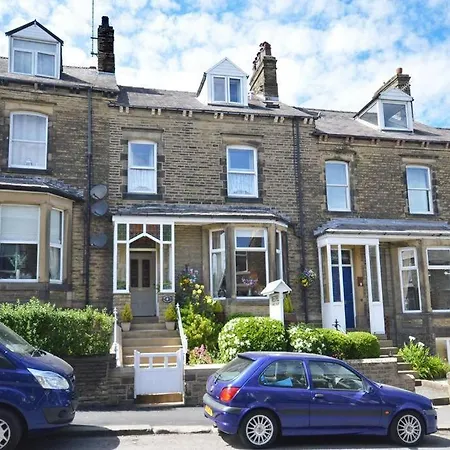 Westfield House - Characterful 7 Bedroom Townhouse * Skipton