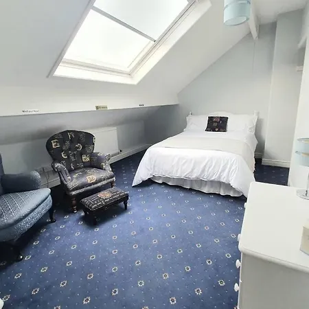 Westfield House - Characterful 7 Bedroom Townhouse