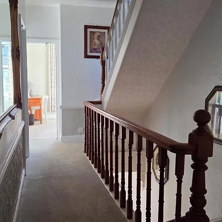 Westfield House - Characterful 7 Bedroom Townhouse *