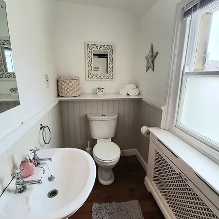 Westfield House - Characterful 7 Bedroom Townhouse Holiday home